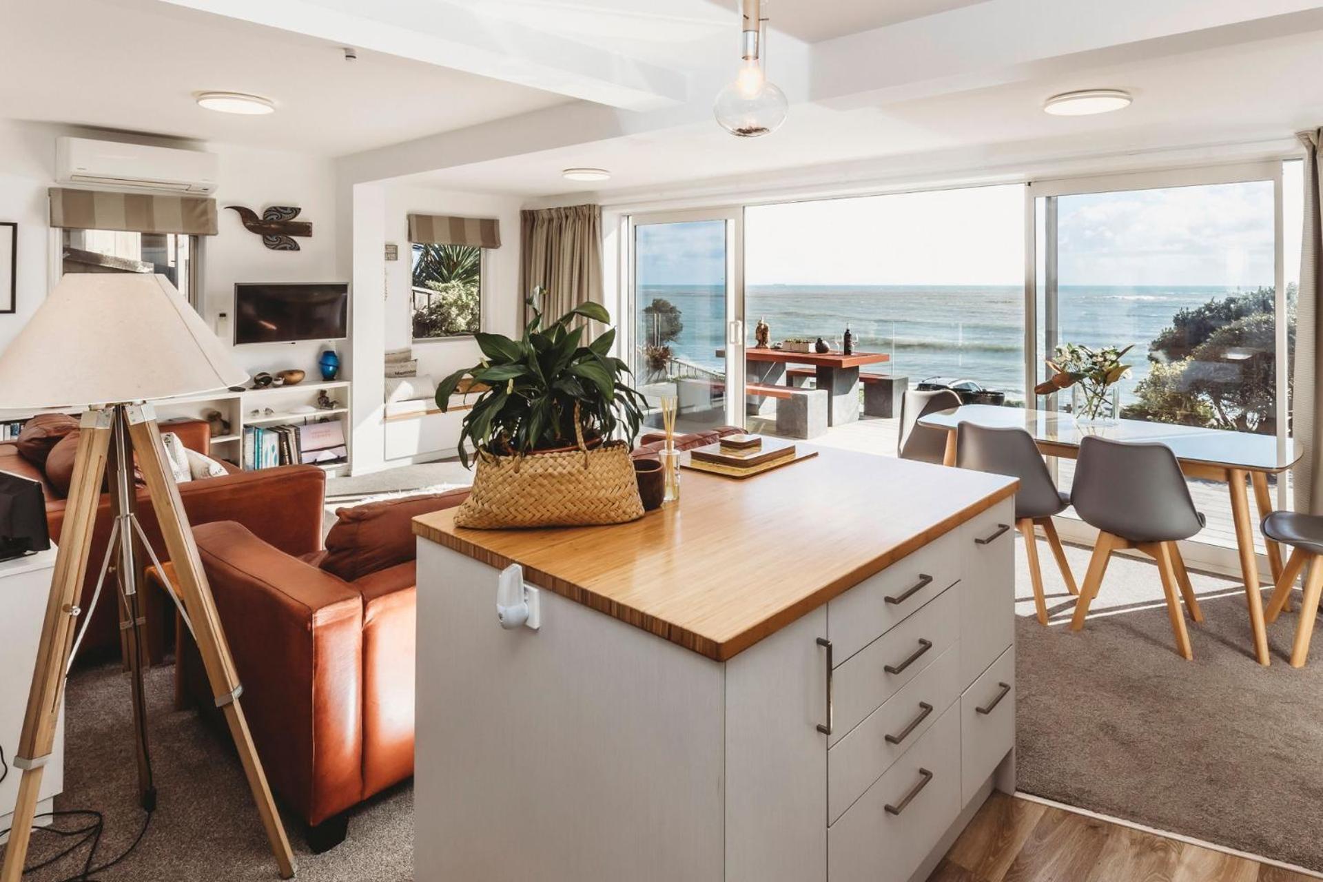 Te Moana Waterfront Apartment นิวพลีมัธ ภายนอก รูปภาพ